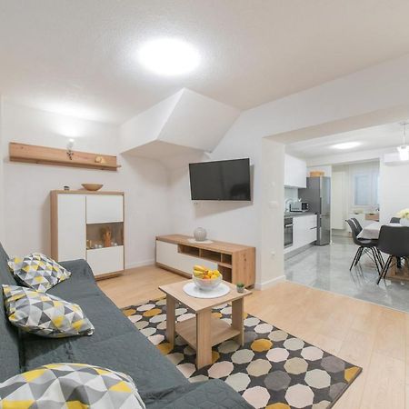 Apartmani Mara Kaštela المظهر الخارجي الصورة
