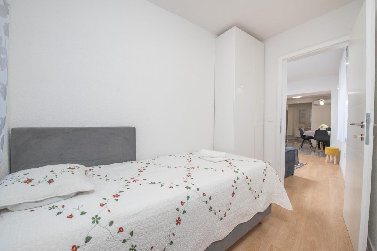 Apartmani Mara Kaštela المظهر الخارجي الصورة