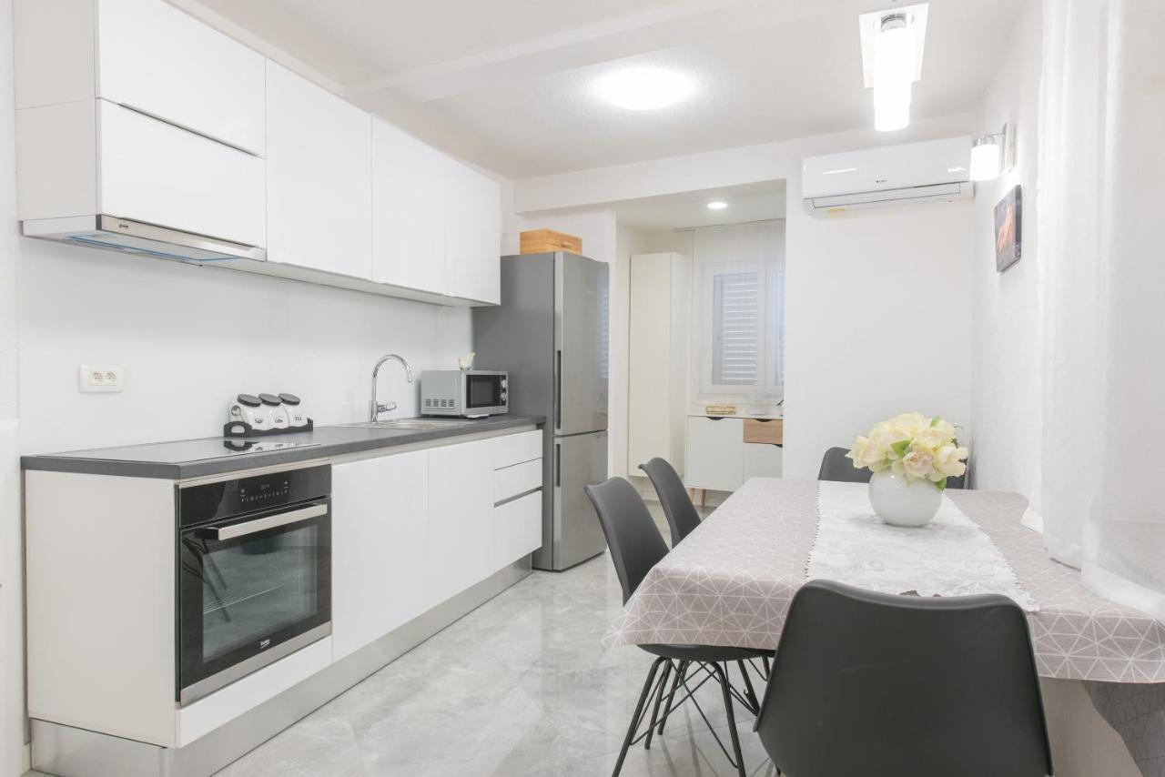 Apartmani Mara Kaštela المظهر الخارجي الصورة